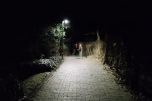 LED Beleuchtung am Fußweg bei der Johanniskirche, Stade