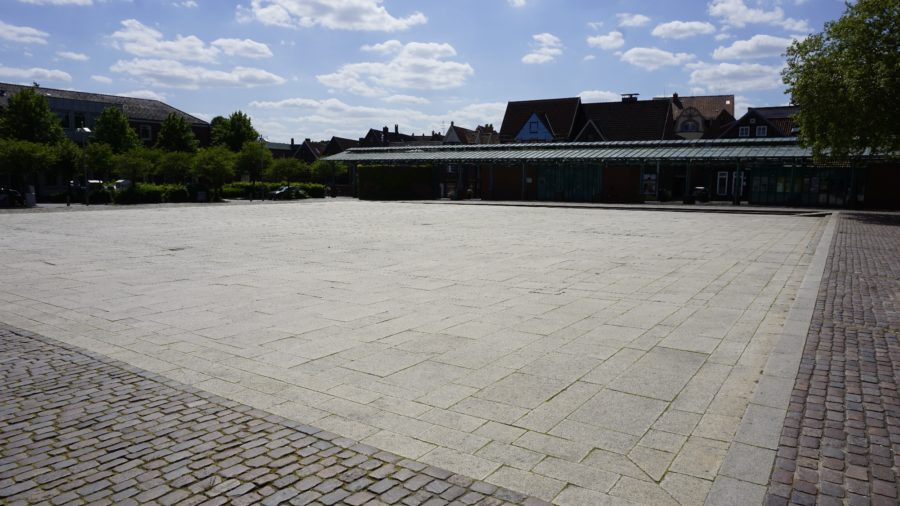 Platz am Sande in Stade, Blick aus Richtung der Archivstraße, Mai 2020