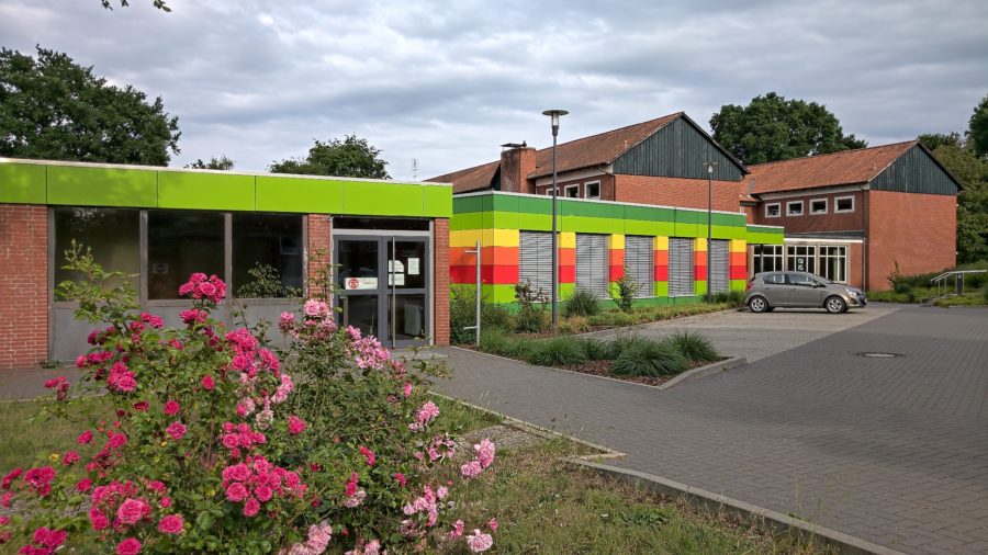 Grundschule Bockhorster Weg, Stade, Blick auf das Gebäudeensemble, Offene Ganztagsschule mit freiwilliger Ganztagsbetreuung