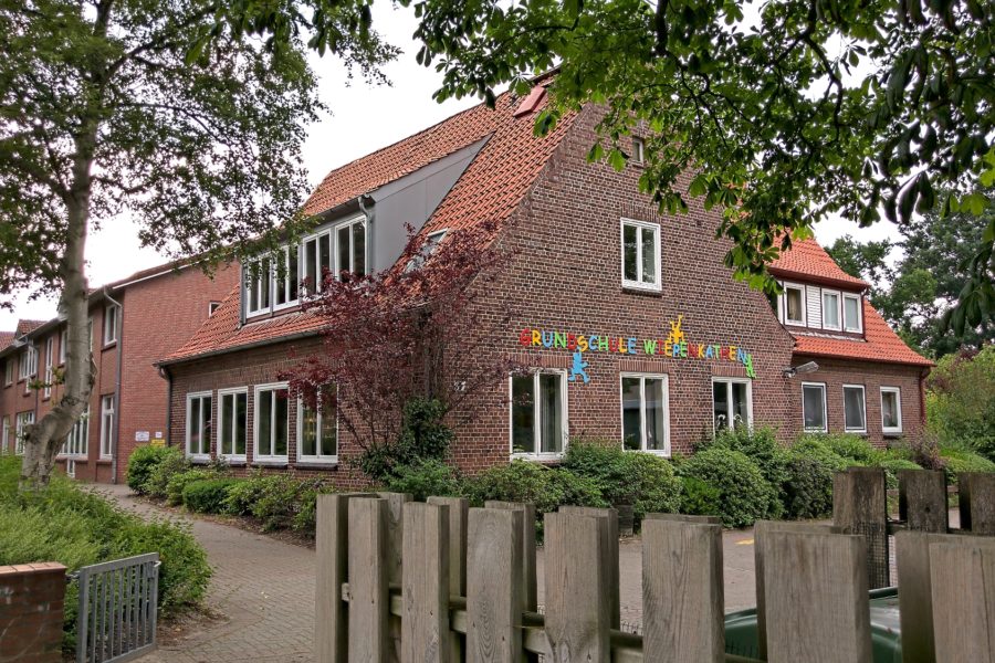Grundschule Wiepenkathen in Stade, Blick Alte Dorfstraße, Offene Ganztagsschule mit freiwilliger Ganztagsbetreuung