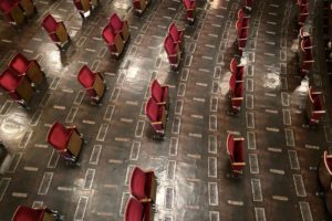 Kultur in der Corona-Krise: Der Zuschauerraum des Berliner Ensemble von 700 auf 200 Plätze geschrumpft