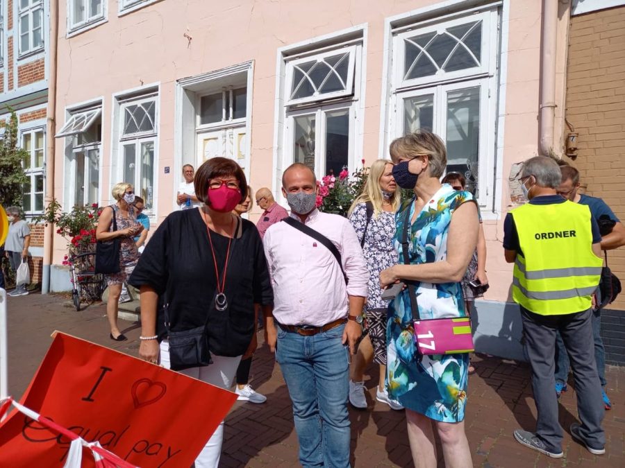Petra Tiemann, Kai Koeser, Silke Ochmann in Stade zum Equal Pay Day am 1. August 2020