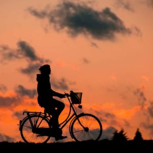 Frau auf Fahrrad