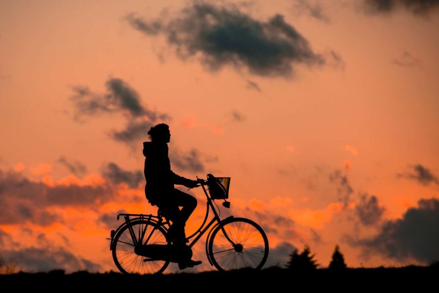 Frau auf Fahrrad