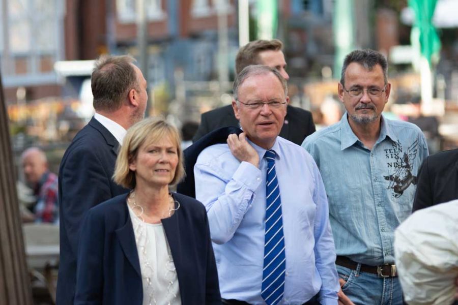 Kai Holm mit Bürgermeisterin a.D. Silvia Nieber, Ministerpräsident Stephan Weil, Cuxhavens OB Uwe Santjer