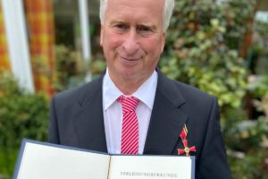 Hans Blank mit Bundesverdienstkreuz