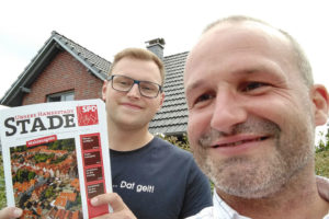 SPD Hansestadt Stade unterwegs in Stade bei Tür zu Tür Besuchen, im Bild sind Philipp Lausch und Kai Koeser