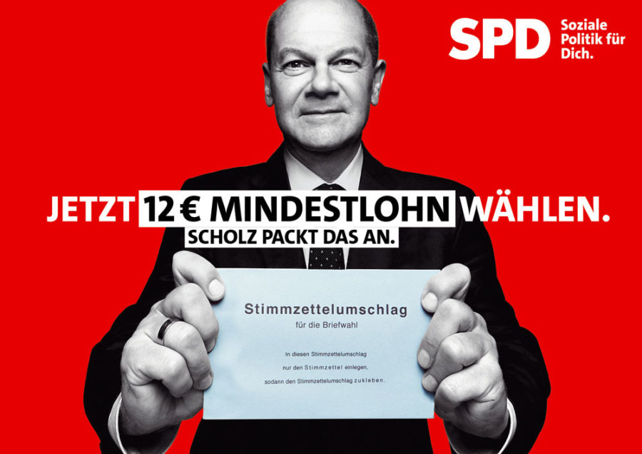 Bundestagswahl 2021 - Plakat mit Olaf Scholz: "Jetzt 12 Euro Mindestlohn wählen. Scholz packt das an."