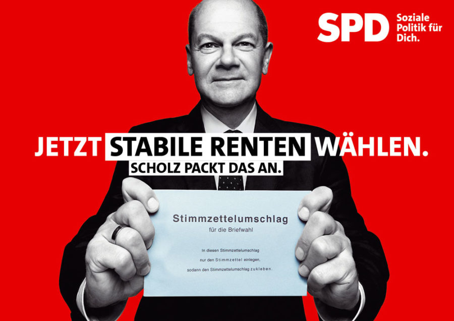 Bundestagswahl 2021 - Plakat mit Olaf Scholz: "Jetzt stabile Renten wählen. Scholz packt das an."