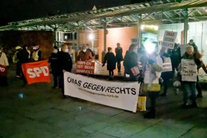 Demonstration der Omas gegen Rechts am Sande in Stade zusammen mit SPD, Grünen, FDP und Linken