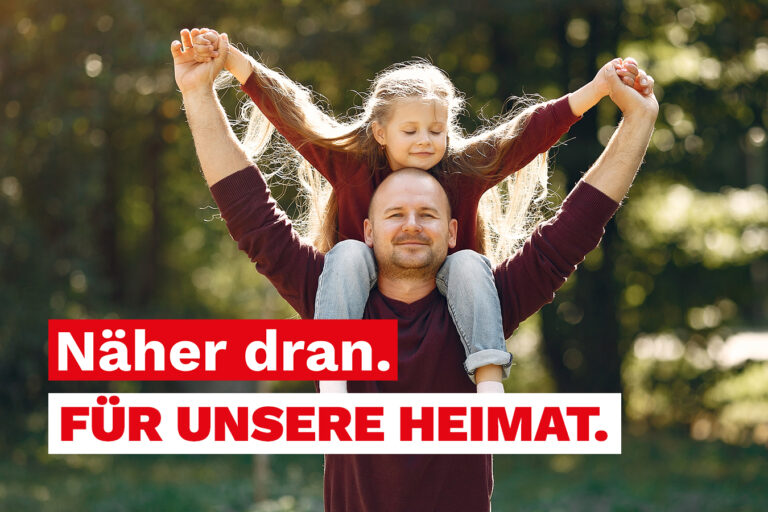 Kampagnenmotiv SPD Niedersachsen, Vater mit Tochter auf der Schulter: Näher dran. Für unsere Heimat.