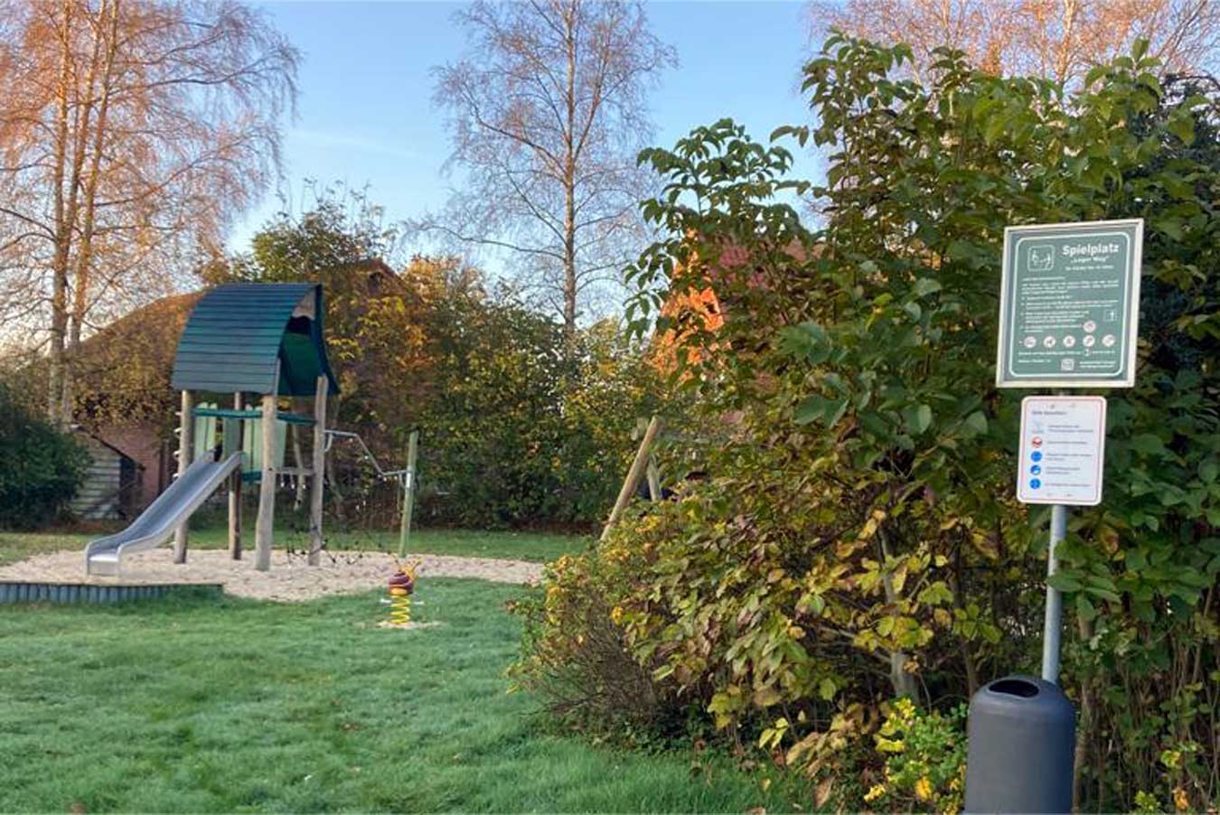 Spielplatz mit Spielhaus in Stade Wiepenkathen, Loger Weide