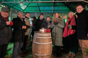 SPD Ortsverein Stade trifft sich zum Glühwein auf dem Stader Weihnachtsmarkt am Fischmarkt